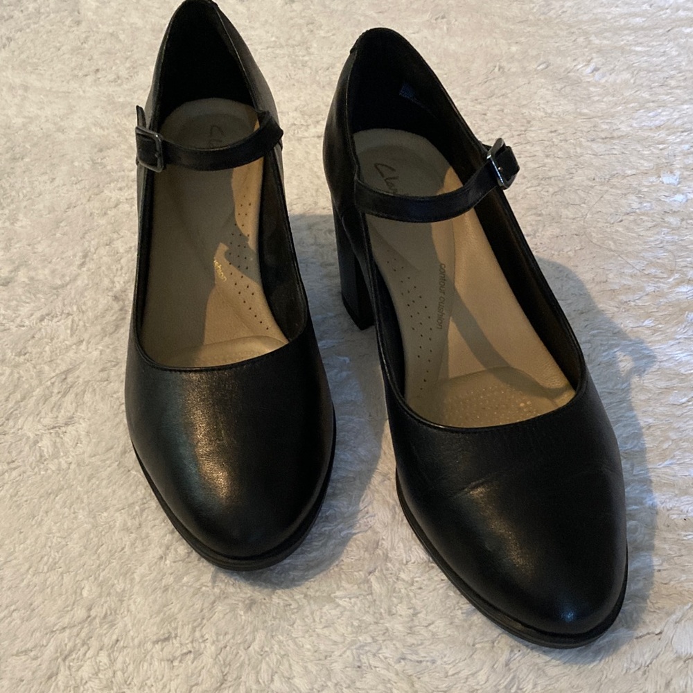 Like New! Clarks Black Mary Jane Block Heels with Strap. Size 8. - Picture 5 of 8